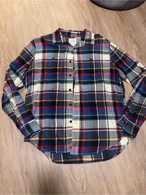American Eagle Outfitters Men's Plaid Flannel Button-Down Shirt